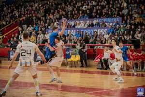 Спектакл и мизерија – ракометен викенд пред преполни трибини