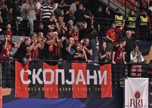 Вардар перфектен на теренот, потфрли на трибините